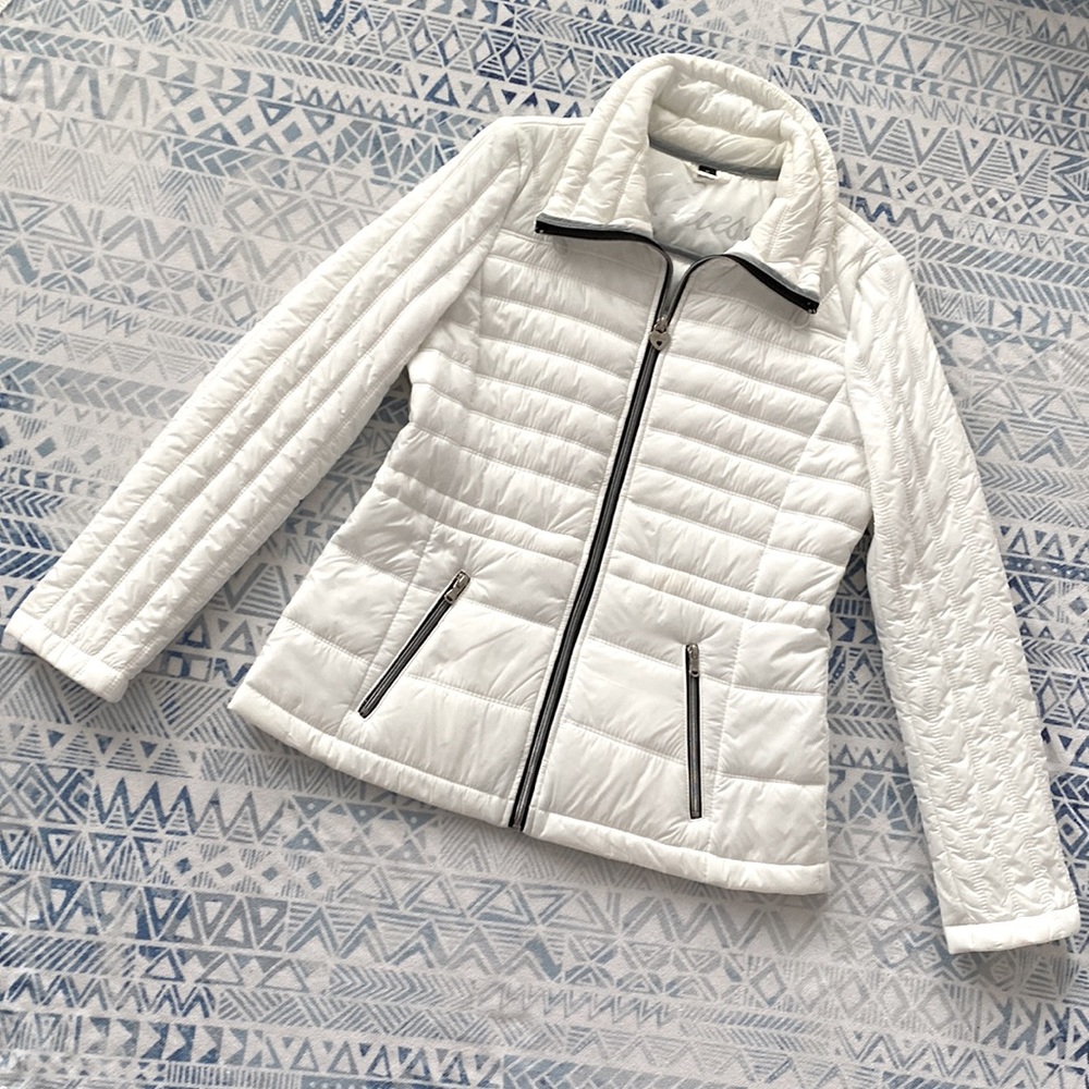 🌟Guess White Quilted Puffer Jacket🌟 - Picture 7 of 7